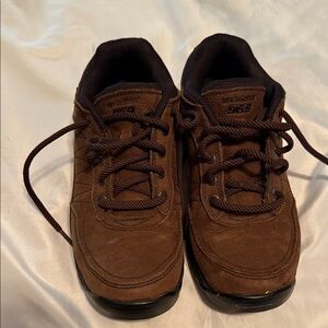 New Balance Men's Brown Sneakers